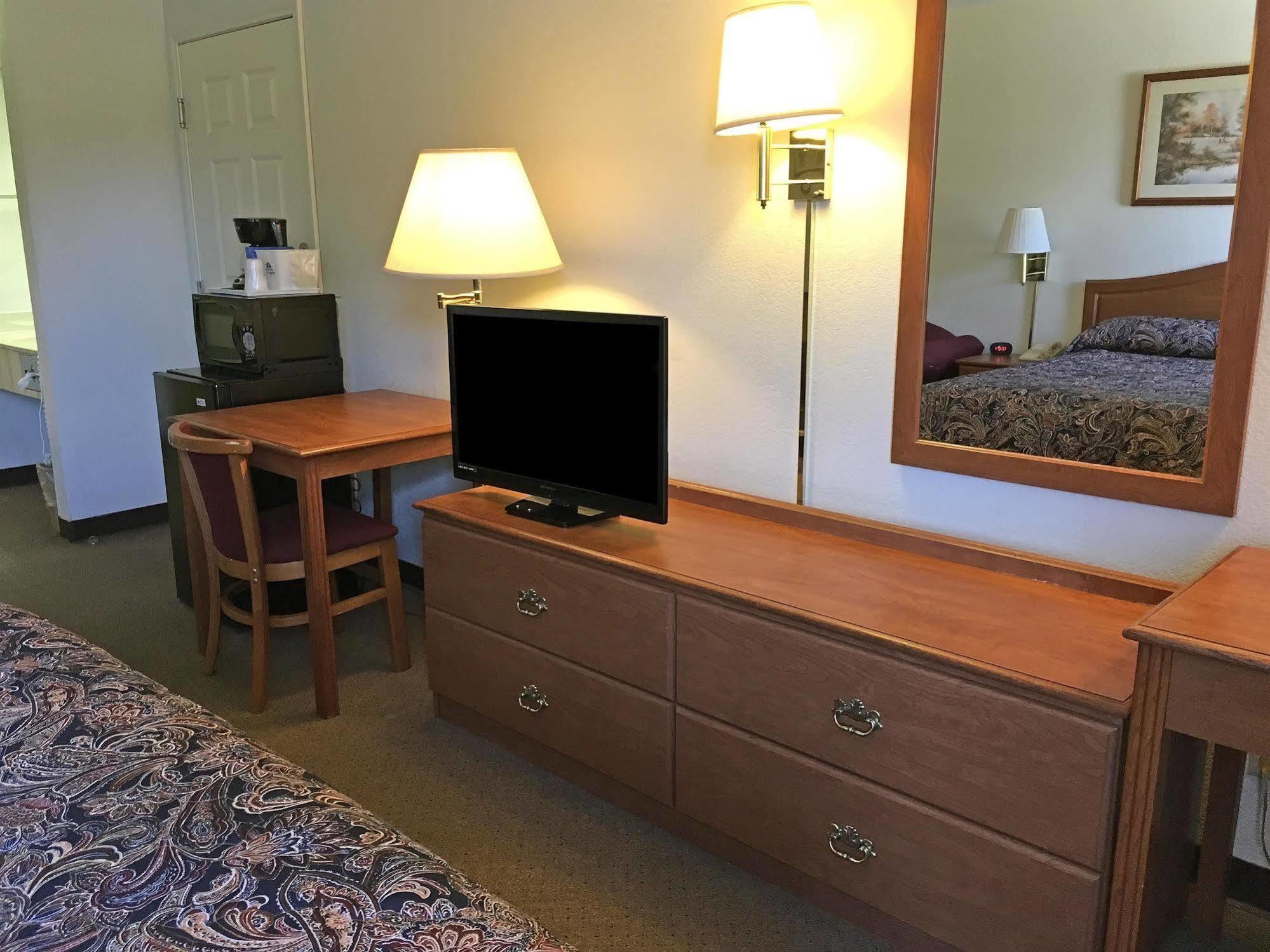 Americas Best Value Inn Smackover Buitenkant foto